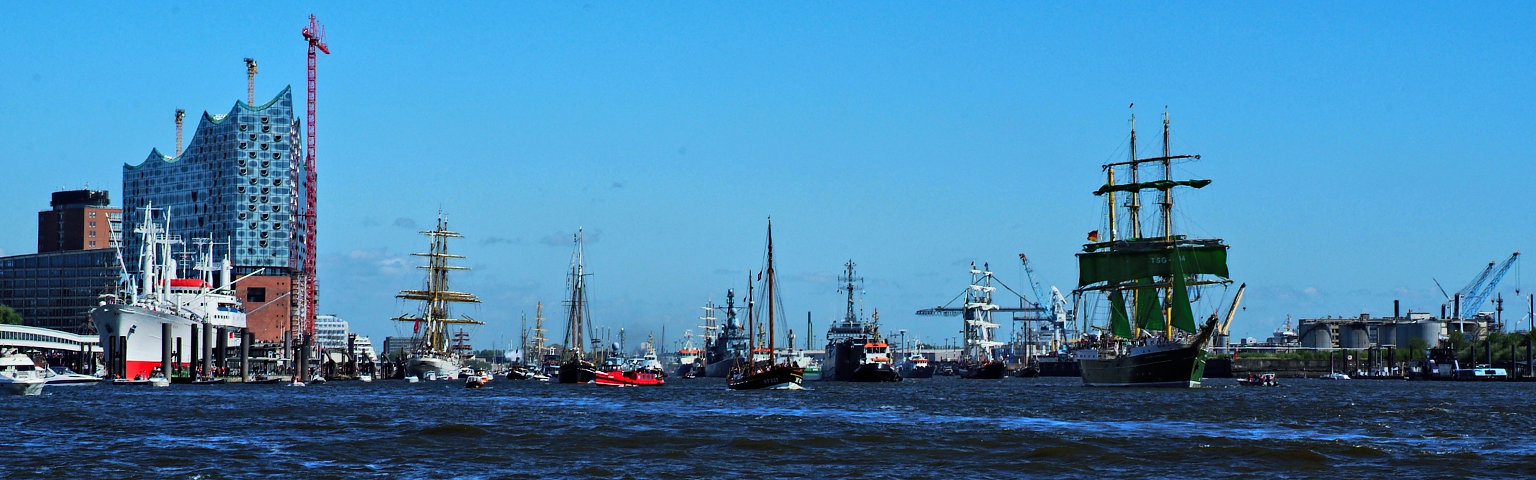 Hamburg - Hafen im Gegenlicht